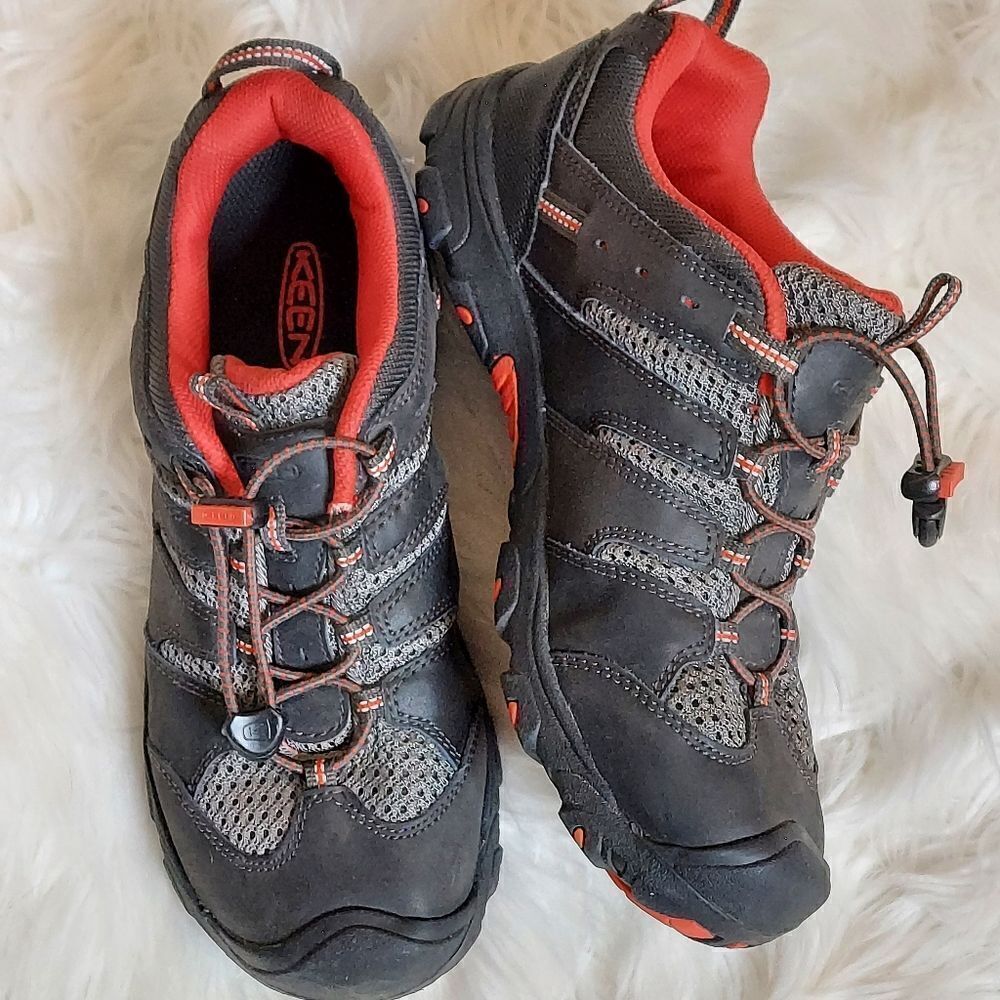 Keen Womens Black And‎ Red Hiking Sneakers Sz.6